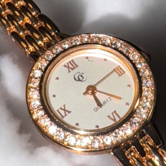 GC Quartz Watch Women Rose Gold Tone Clear Crystal Glass Needs New Battery - Picture 2 of 5